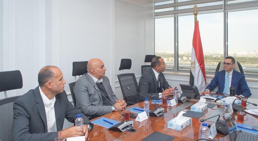 وزير الاستثمار يبحث مع أبو غالي موتورز خطط توطين صناعة الدراجات النارية